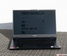 Lenovo Legion 5 17 al sole