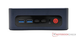 Anteriore: 2x USB, 2x USB4 TypeC