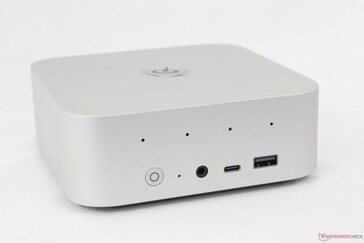 Parte anteriore: Pulsante di accensione, pulsante di reset, cuffie da 3,5 mm, USB-C (10 Gbps), USB-A 3.2 (10 Gbps)