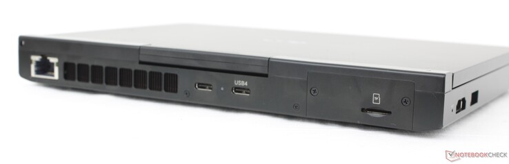 Posteriore: RJ-45 (2,5 Gbps), USB-C 3.2 Gen. 2 (10 Gbps) con DisplayPort + Power Delivery, USB-C 4.0 (40 Gbps) con DisplayPort + Power Delivery, lettore MicroSD