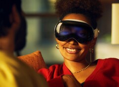 Vision Pro ha un secondo display all'esterno per indicare la 'Modalità Trasparenza'. (Immagine: Apple)