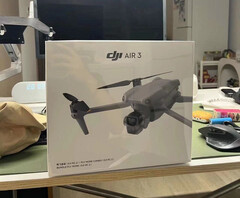 Il DJI Air 3 sarà disponibile con i controller remoti RC 2 e RC-N2. (Fonte: @DealsDrone)