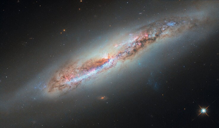 Immagine Hubble di NBC 4388 (Fonte: ESA/Hubble, NASA, S. Veilleux, J. Wang e J. Greene)