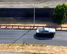 Un filmato del Cybertruck sottoposto a test di resistenza delle batterie è apparso online, indicando che Tesla è un passo più vicina al lancio del suo pick-up elettrico. (Fonte: YouTube - modificato) 