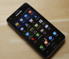 Il Samsung Galaxy S2 ha più di dieci anni. (Fonte: DroidGuides)