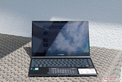 L'Asus ZenBook Flip 13 UX363 alla luce del sole