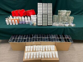 Oggetti confiscati del valore di oltre 500.000 dollari. (Fonte: Dogana di Hong Kong)