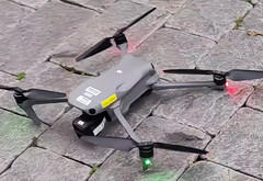 Si dice che il DJI Air 3 conterrà tre fotocamere. (Fonte: WeChat via @Quadro_News)