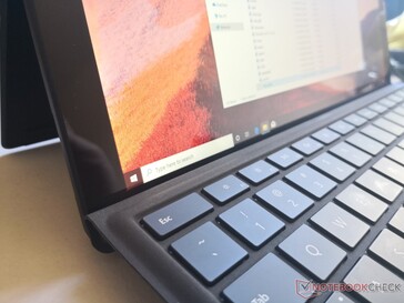 Lo stesso touchscreen lucido edge-to-edge come Surface Pro 6 e Surface Pro 5