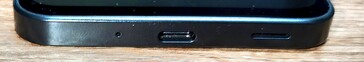 In basso: Microfono, porta USB-C, altoparlante
