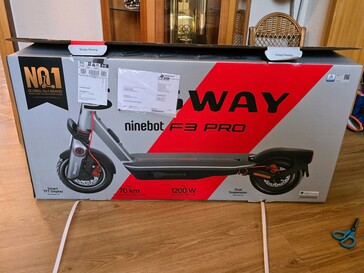Unboxing di Ninebot F3 Pro