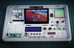 La nuova piattaforma CrowPi 3 è alimentata da Raspberry Pi 5 (Fonte immagine: Elecrow)