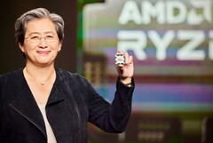 Il CEO di AMD Dr. Lisa Su mostra il prossimo processore Zen 4 Raphael al CES 2022. (Fonte: AMD)