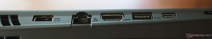 Lato sinistro: alimentazione, RJ-45, HDMI 2.1, USB-A 3.2 Gen 2, Thunderbolt 5 (DP 2.1, PD 3.0)