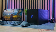 Dispositivi come Gigabyte Aorus RTX 4090 Gaming Box promettono maggiori prestazioni per dispositivi compatti, ma la realtà è più complicata. (Fonte: Notebookcheck)