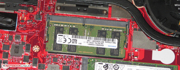 La memoria di sistema (32 GB) funziona in modalità dual-channel. C'è solo uno slot RAM (16 GB sono saldati)