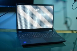 in recensione: Lenovo ThinkPad P16 G2, campione per la recensione fornito da