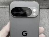 Nonostante la sua presunta fotocamera con teleobiettivo, il Pixel 10 potrebbe essere privo di molte funzioni presenti sul Pixel 10 Pro (Fonte: Mystic Leaks)