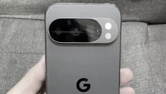 Nonostante la sua presunta fotocamera con teleobiettivo, il Pixel 10 potrebbe essere privo di molte funzioni presenti sul Pixel 10 Pro (Fonte: Mystic Leaks)