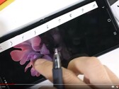 JerryRigEverything alle prese con i primi test