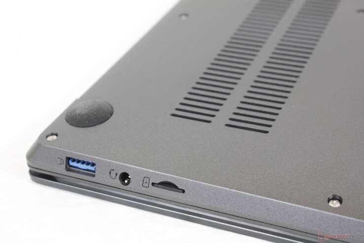La scheda MicroSD è a filo con il bordo del sistema