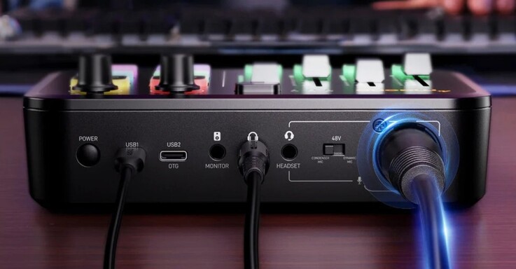 Prese di ingresso e uscita sul retro del mixer audio da gioco Maono G3.