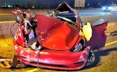 La Tesla Model 3 è stata completamente distrutta nel doppio incidente. (Fonte immagine: @OPP_HSD)