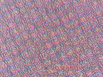 I subpixel sono oscurati dalla sovrapposizione opaca che porta a un'immagine sgranata