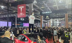 Non è la prima volta che i proprietari di Tesla protestano per un guasto ai freni in Cina (immagine: CNEVPost) 