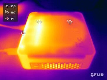 Intel NUC 13 Desk Edition Kit vs. stress test (lato sinistro)