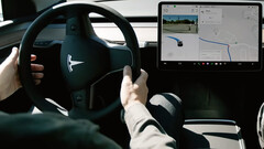 Ora c&#039;è un nuovo video tutorial su Autopilot (immagine: Tesla/YT)