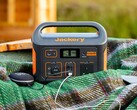Il nuovo Jackery Explorer 500 v2 dovrebbe essere più sottile del modello originale (nella foto). (Fonte: Jackery)