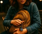 Pebblebee Clip può avvisare i suoi contatti di emergenza premendo un pulsante. (Fonte: Pebblebee)
