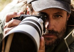 Si prevede che il modello successivo alla Sony A6700 qui illustrata sarà dotato di un nuovo sensore.