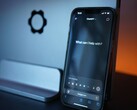 Lo smartphone mostra l’interfaccia di ChatGPT con la domanda «In cosa posso esserle d’aiuto?»