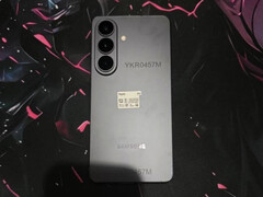 L'unità di prova Galaxy S26 Plus dal retro.