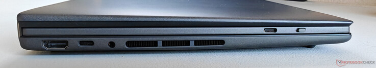 A sinistra: HDMI 2.1 FRL, USB-C 4.0 con Thunderbolt 4 (40 GBit/s, DisplayPort, Power Delivery), audio da 3,5 mm, USB-C sulla tastiera (solo per la ricarica)