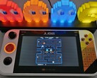 Atari Gamestation Go offre un gioco retrò compatto con un supporto ufficiale completo. (Fonte: Marc Zander, Notebookcheck)
