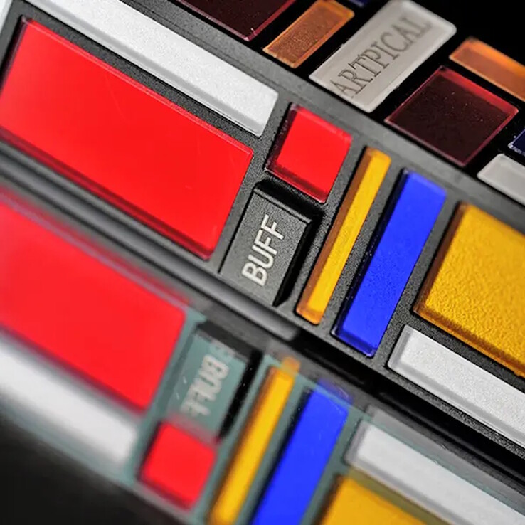 Il guadagno delle cuffie può essere regolato tra tre impostazioni premendo il pulsante Buff.