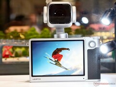Dreame ha sviluppato una fotocamera dotata di gimbal e di un sensore Micro Quattro Terzi da 100 megapixel.