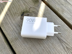 L'alimentatore opzionale da 90 watt.
