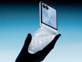 Motorola starebbe lavorando a un telefono flip con cristalli Swarovski (Fonte: Ytechb)
