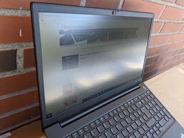 Lenovo ThinkPad E15 Gen 2 all'aperto