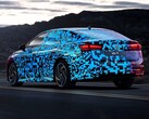 La VW ID.7, pesantemente camuffata, è stata ora smascherata da talentuosi designer grafici (Immagine: Volkswagen)