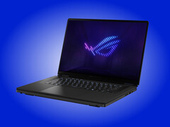 Il ROG Zephyrus Duo (2026) GX651, nella sua configurazione «standard», assomiglia molto ad altri laptop da gaming da 16 pollici.