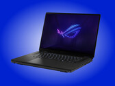 Il ROG Zephyrus Duo (2026) GX651, nella sua configurazione «standard», assomiglia molto ad altri laptop da gaming da 16 pollici.