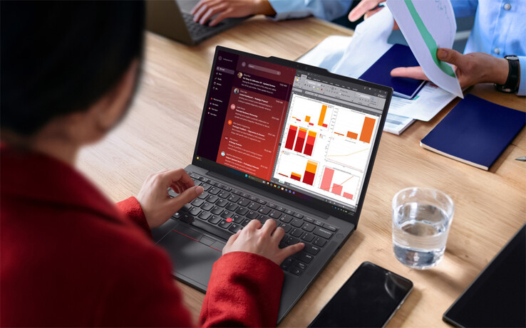 Il ThinkPad X13 Gen 7 AMD raggiunge i 987 g con la sua batteria da 54,7 Wh.