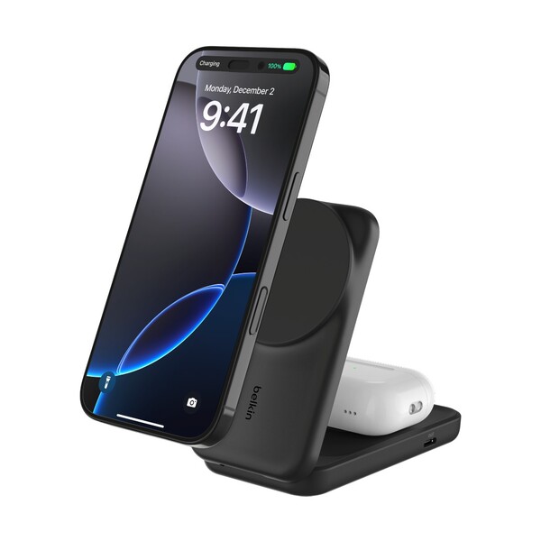 Il caricatore magnetico Belkin UltraCharge pieghevole 2 in 1, in nero. (Fonte: Belkin)