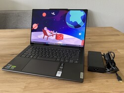 In recensione: Lenovo Yoga Pro 9i 14. Modello di prova per gentile concessione di Campuspoint.