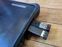 Gli adattatori USB-C possono bloccare l'accesso alle porte adiacenti